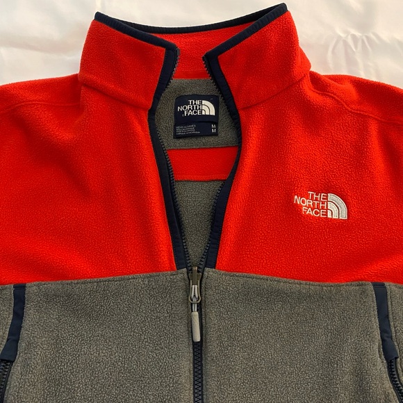 The North Face full-length zip-up fleece jacket - Size M - Picture 2 of 6